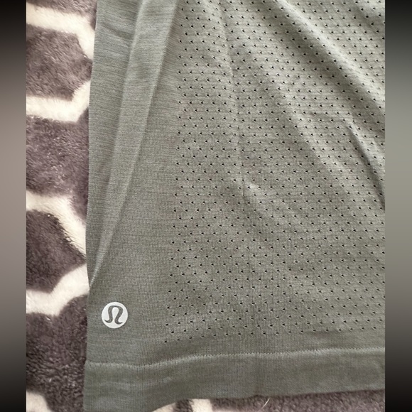 Lululemon tank🍋 - Picture 7 of 9
